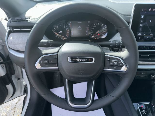 Used 2023 Jeep Compass Latitude image 13