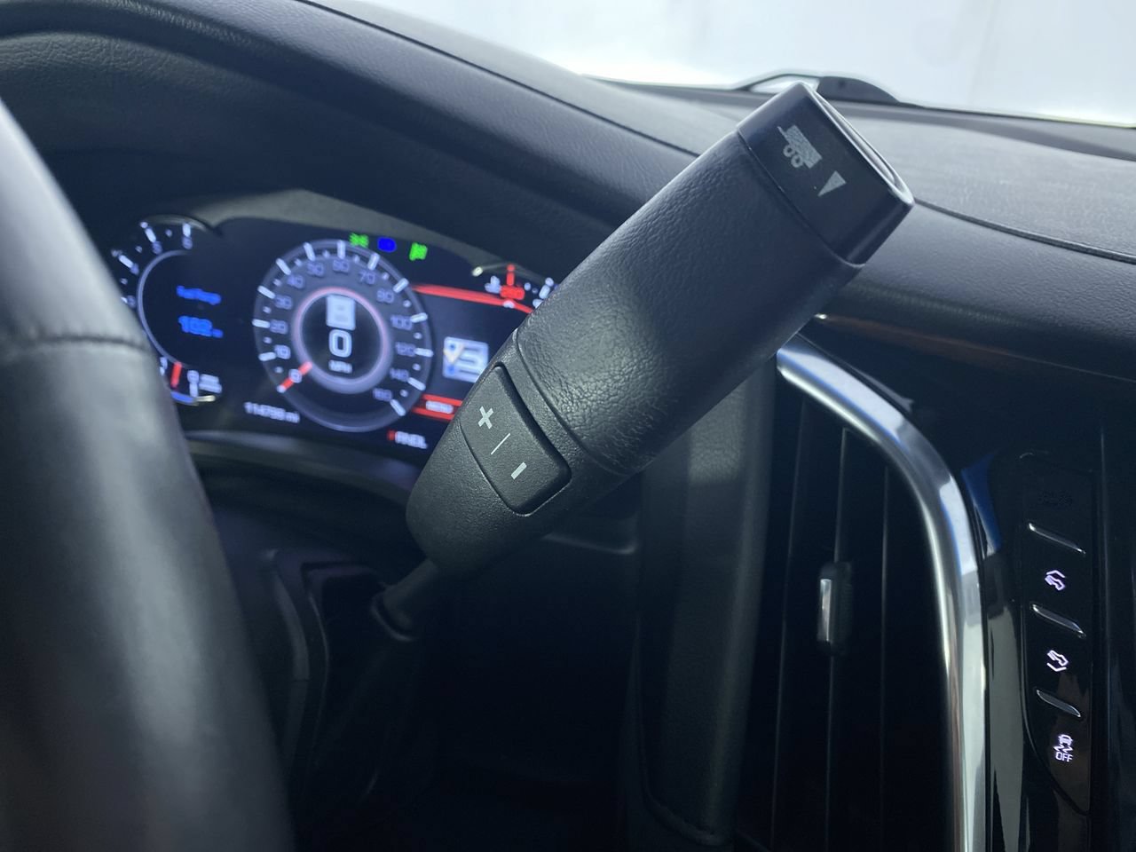 Certified 2018 Cadillac Escalade Premium Luxury AWD/4WD image 8