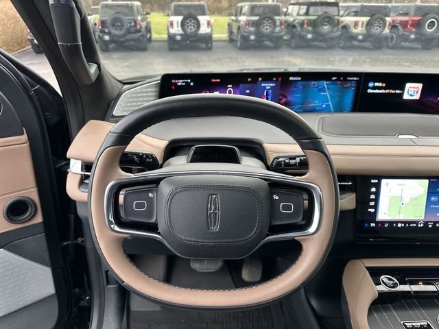 Used 2025 Lincoln Navigator Black Label image 13