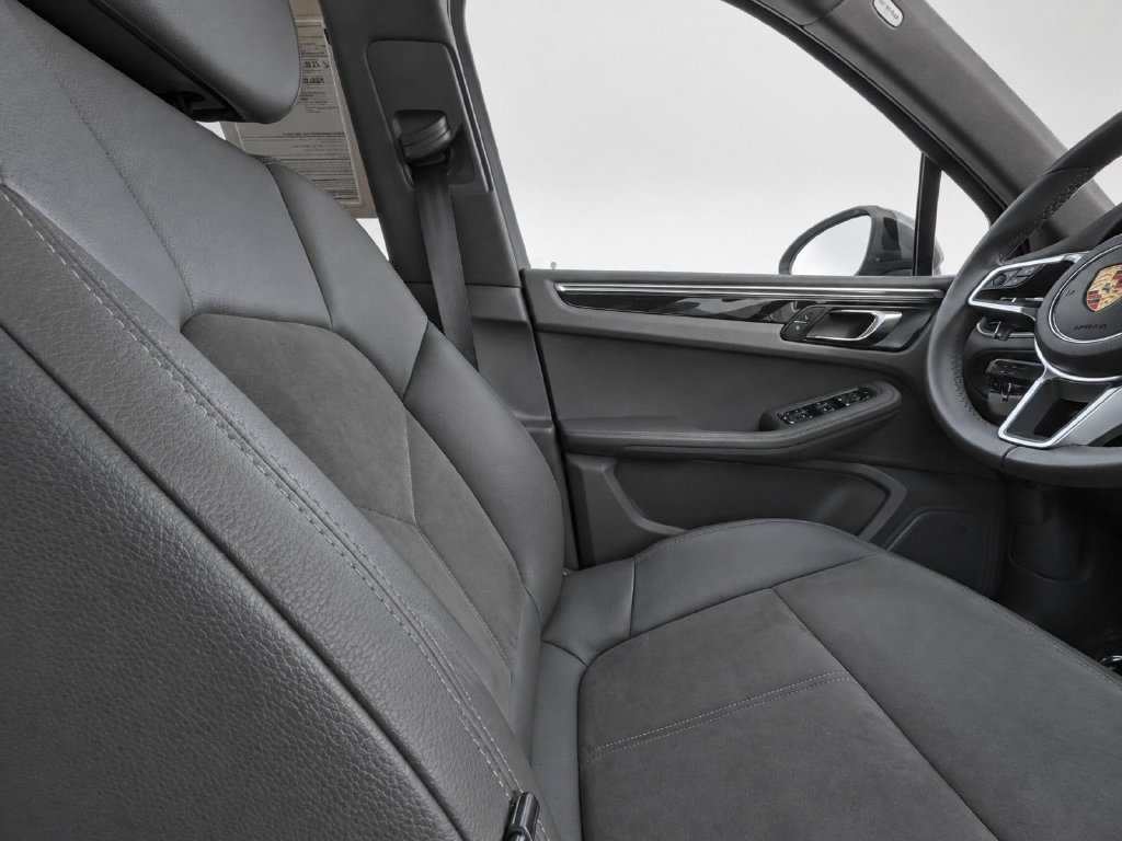 Used 2018 Porsche Macan AWD/4WD image 20