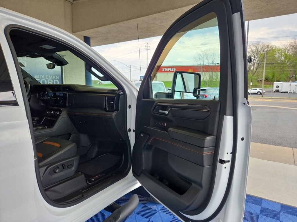 Used 2023 GMC Sierra 1500 AT4 w/ Technology Package AWD/4WD image 36