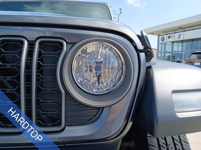 Used 2024 Jeep Gladiator Sport image 4