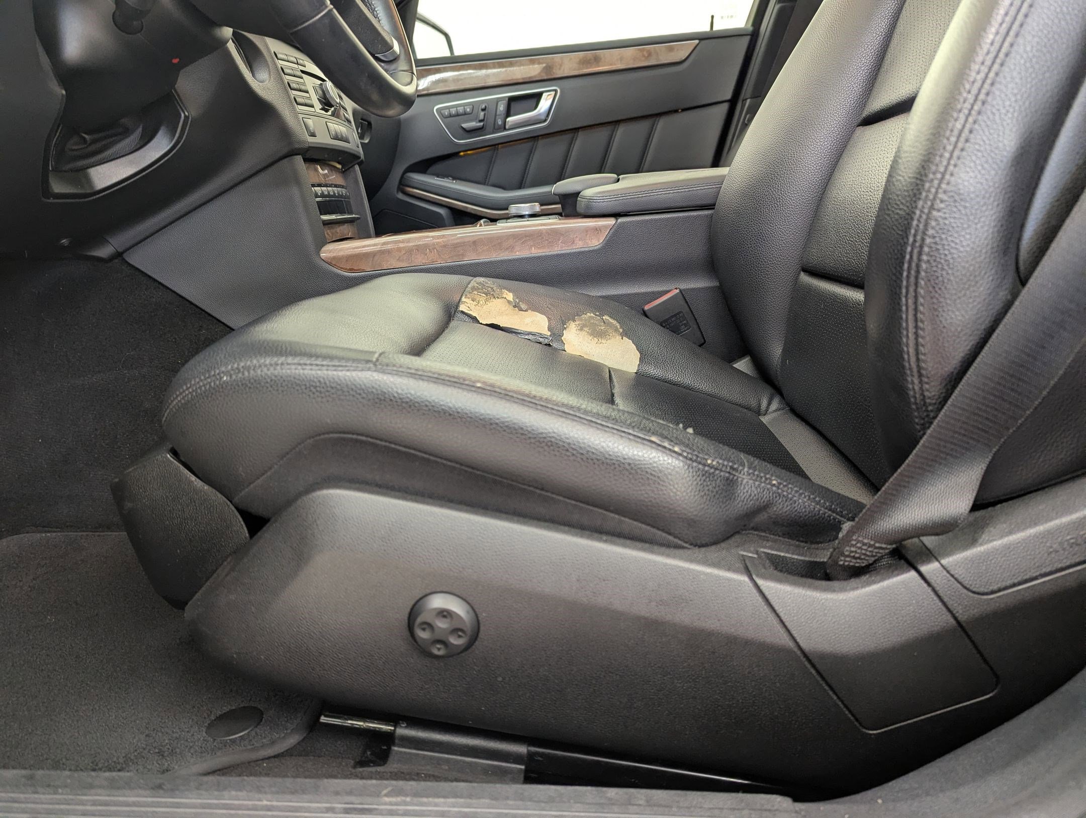 Used 2012 Mercedes-Benz E 350 4MATIC Sedan image 4