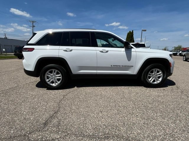 Used 2023 Jeep Grand Cherokee Laredo AWD/4WD image 6