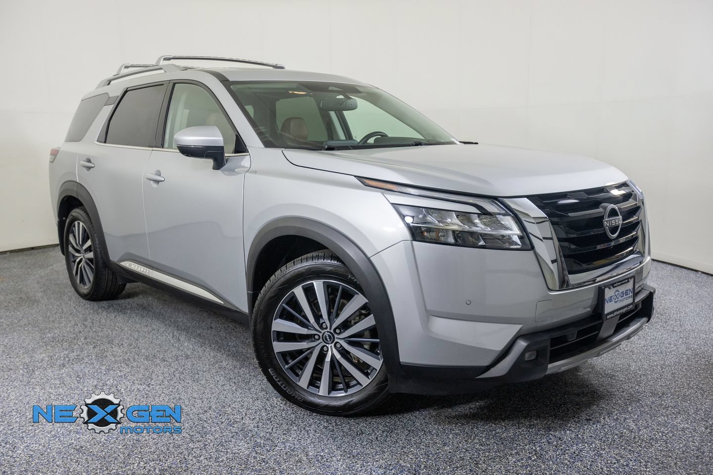 Used 2022 Nissan Pathfinder Platinum AWD/4WD image 1