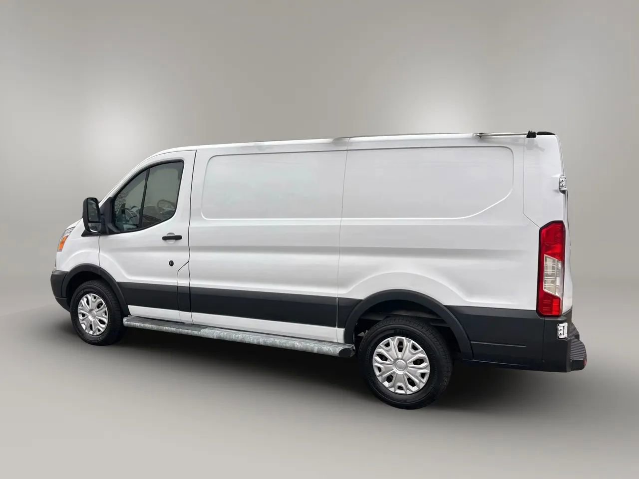 Used 2018 Ford Transit 250 130 Low Roof w/ Exterior Upgrade Package image 3