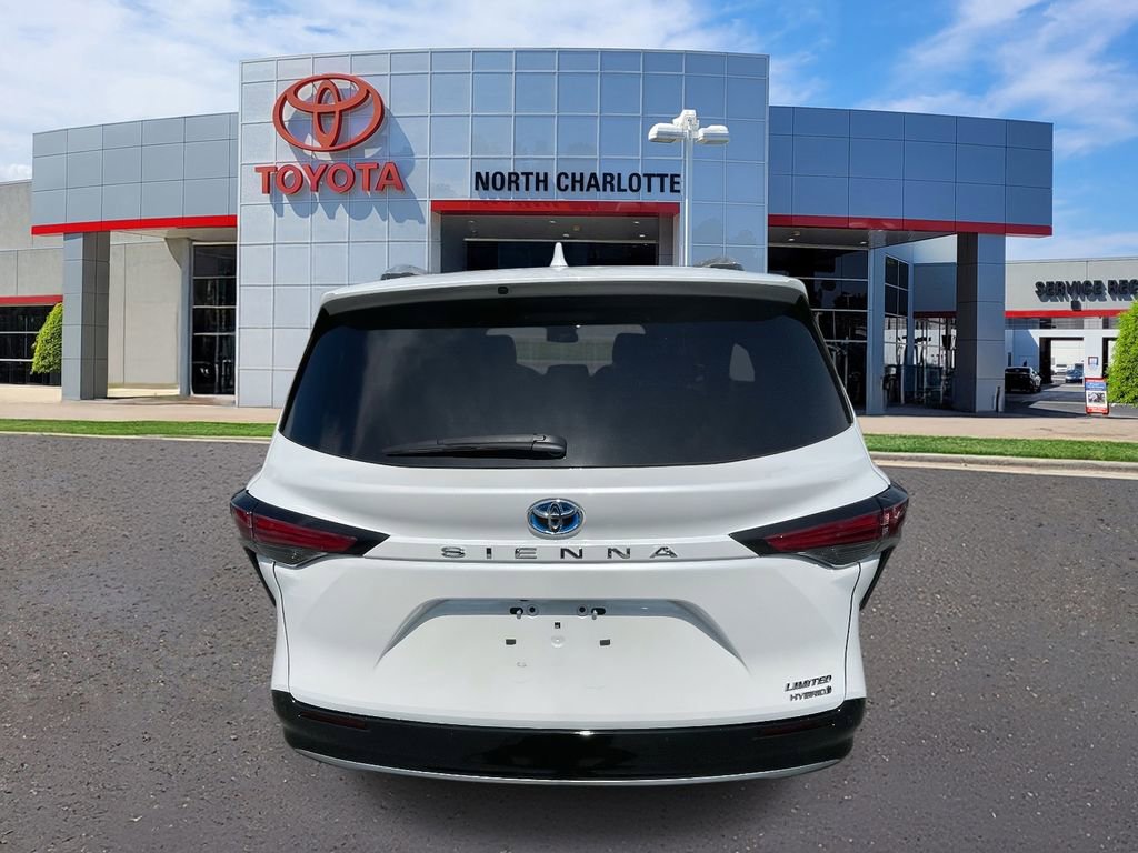 Used 2023 Toyota Sienna Limited image 8