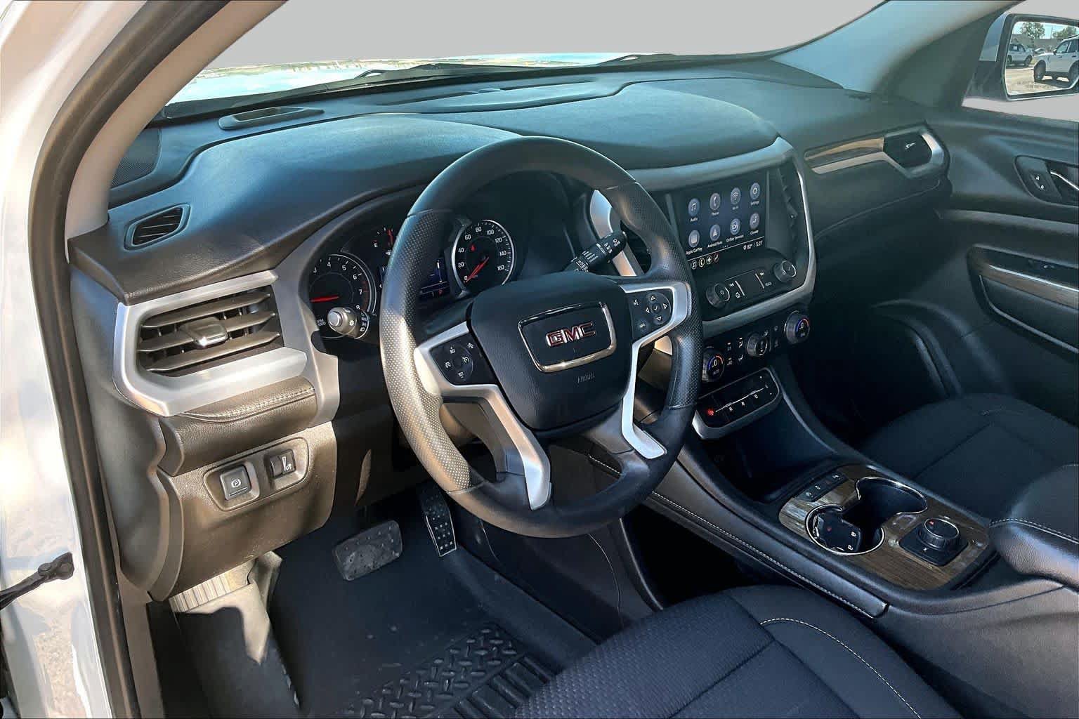 Used 2022 GMC Acadia SLE FWD image 18