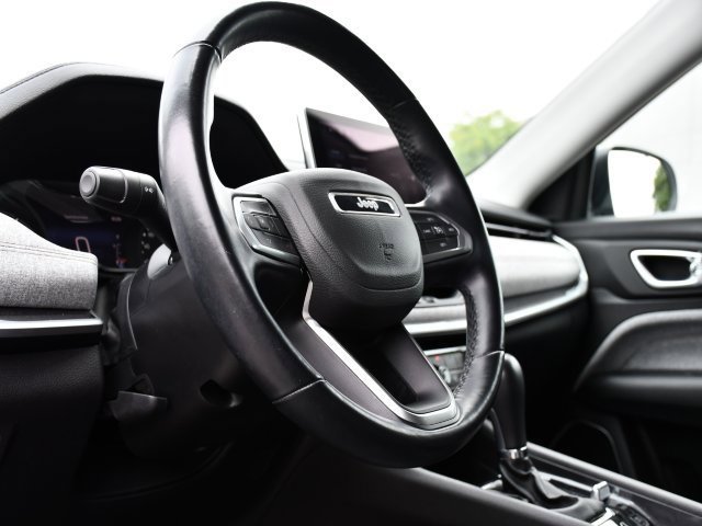 Used 2022 Jeep Compass Latitude image 14