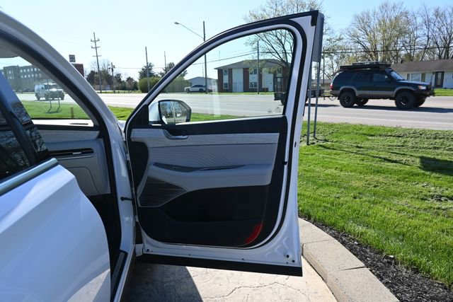 Used 2023 Hyundai Palisade Calligraphy w/ Winter Package image 18