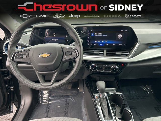 Used 2025 Chevrolet Trax LT FWD image 32