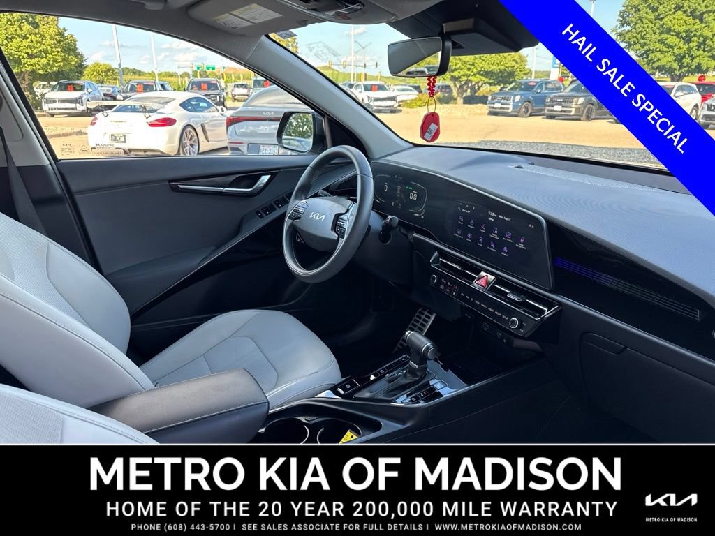 Used 2025 Kia Niro EX Touring FWD image 44