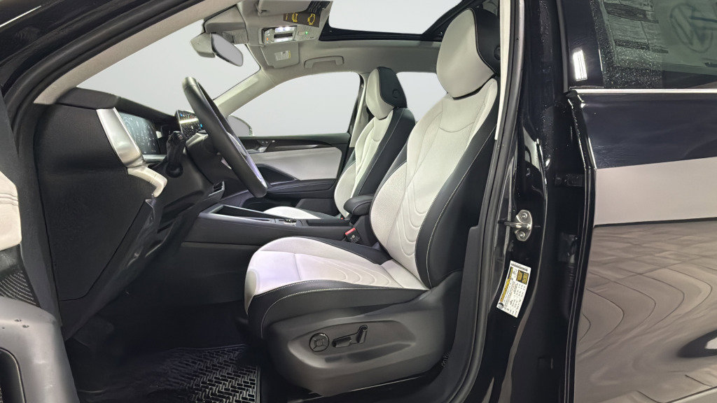 New 2026 Volkswagen Tiguan SE image 17