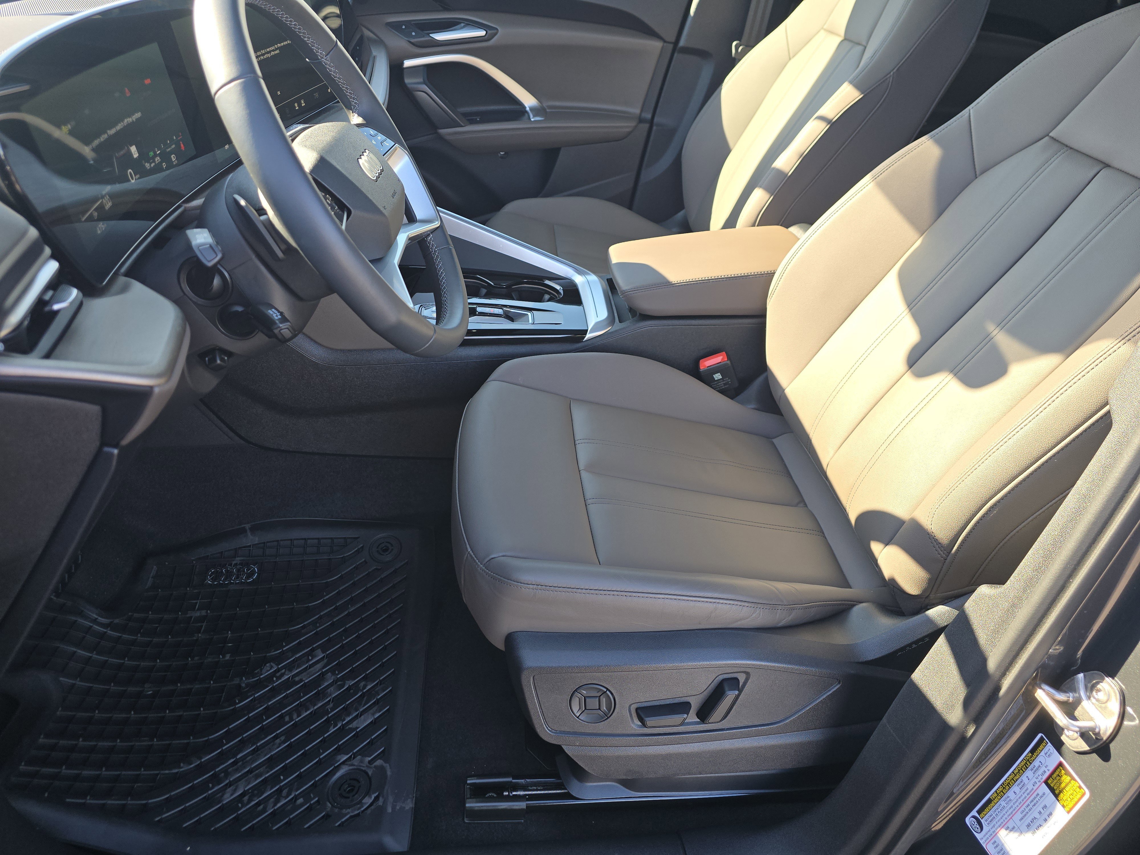 Certified 2025 Audi Q5 Premium w/ Convenience Package image 21