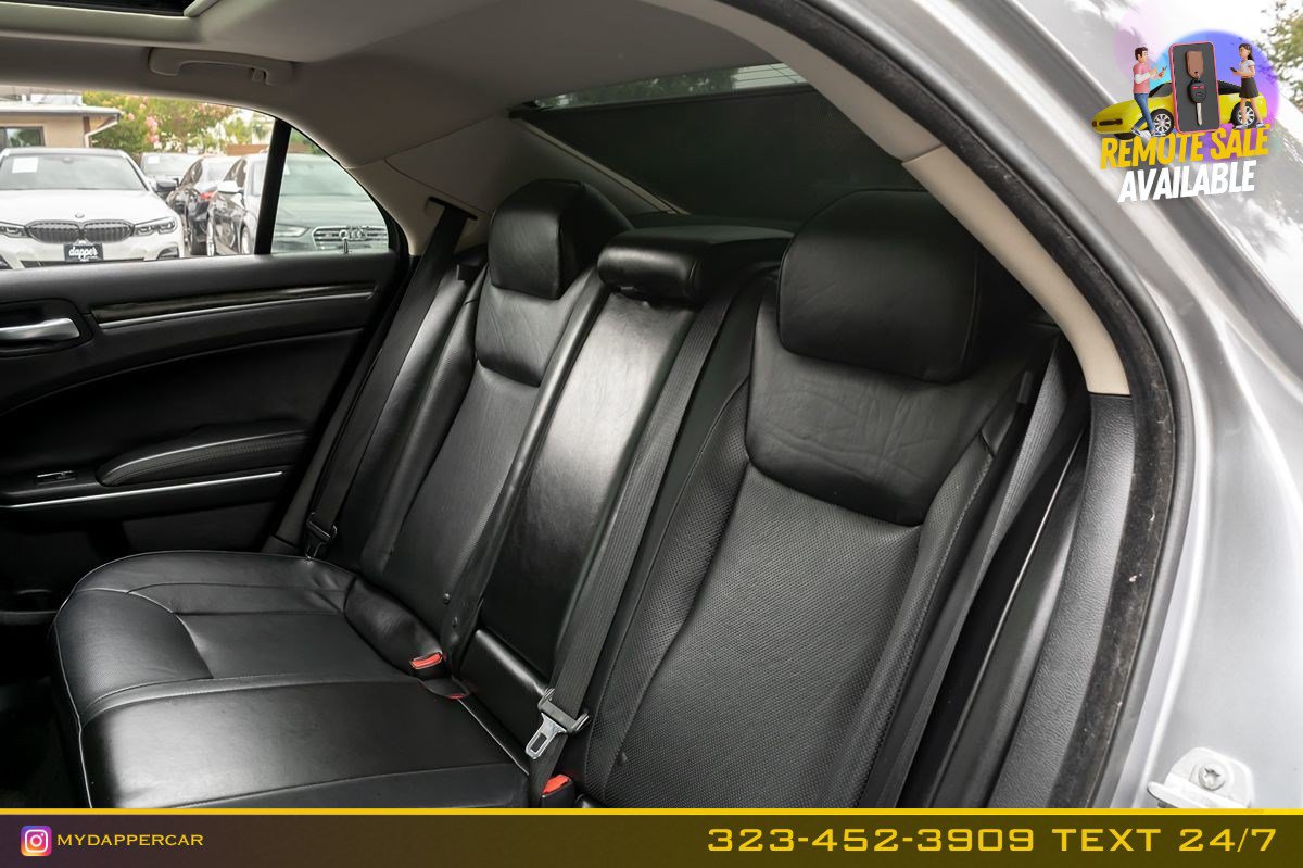 Used 2016 Chrysler 300 C RWD image 16