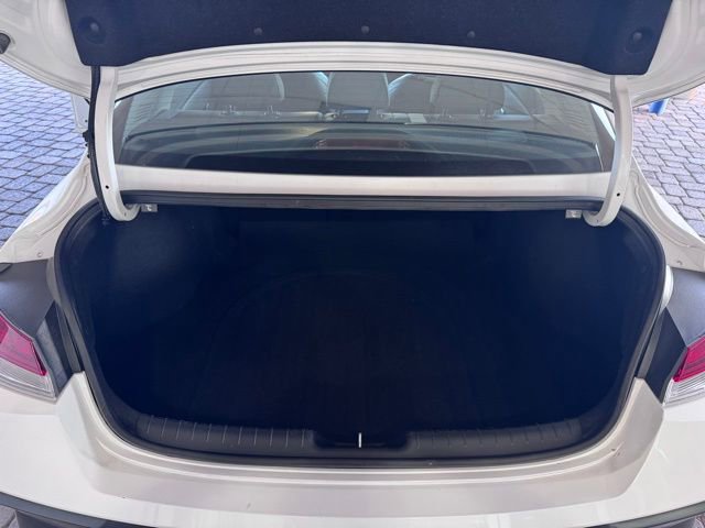 Used 2024 Hyundai Elantra Limited image 27