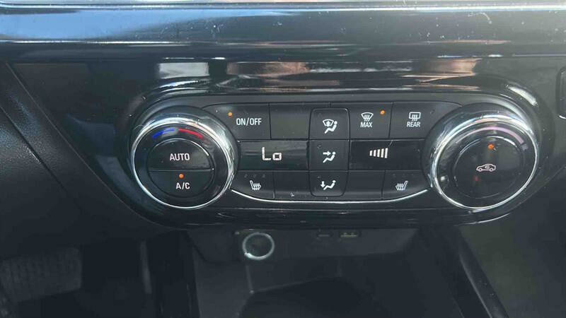Used 2024 Chevrolet Trax RS FWD image 24