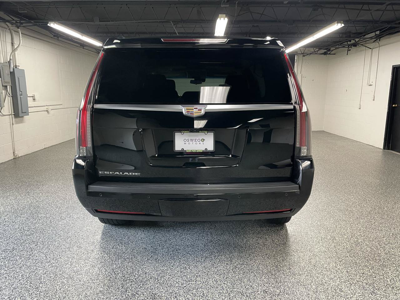 Used 2019 Cadillac Escalade Premium Luxury AWD/4WD image 9
