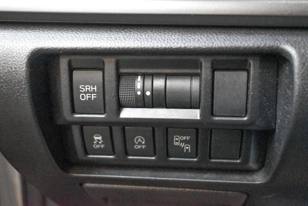 Used 2020 Subaru Crosstrek 2.0i Limited w/ Moonroof Package w/Navigation image 18