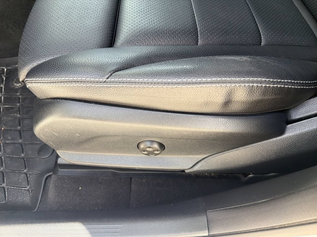 Used 2021 Mercedes-Benz GLC 300 4MATIC image 21