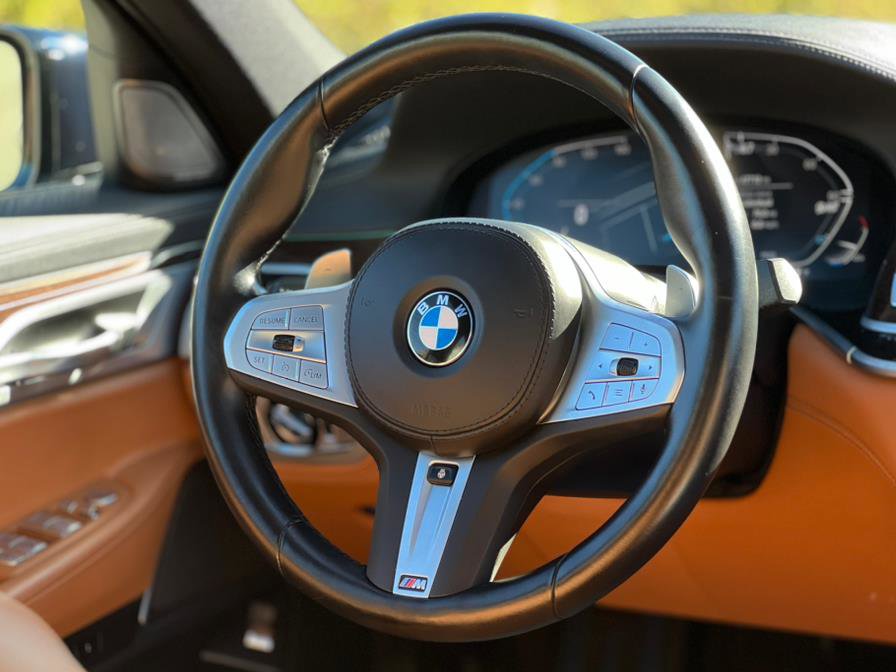 Used 2022 BMW 750i xDrive w/ M Sport Package image 19