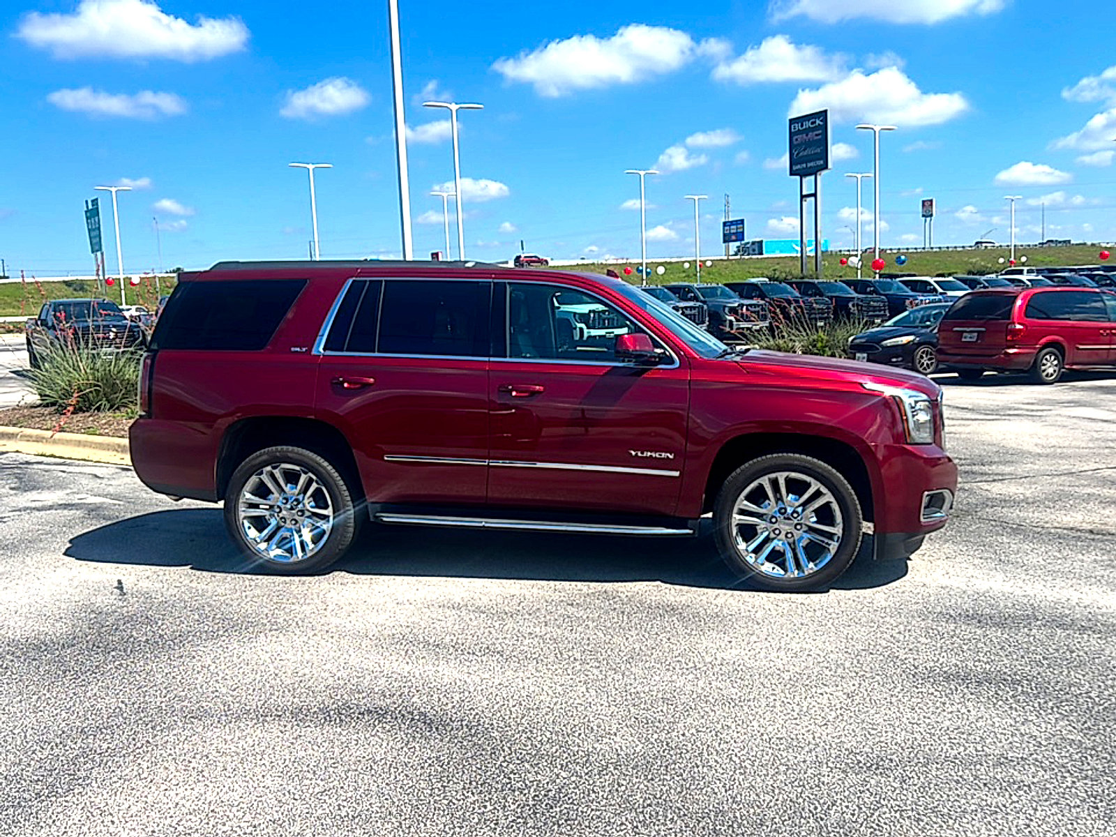 Used 2017 GMC Yukon SLT w/ Premium Edition RWD image 4