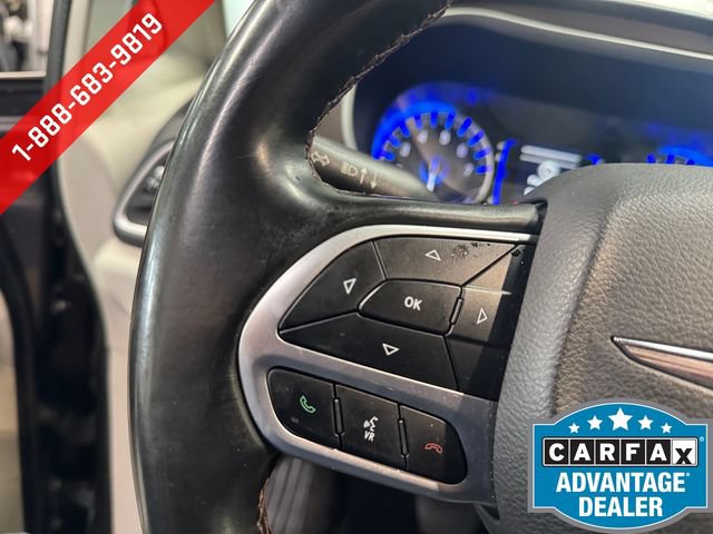 Used 2018 Chrysler Pacifica Touring-L FWD image 19