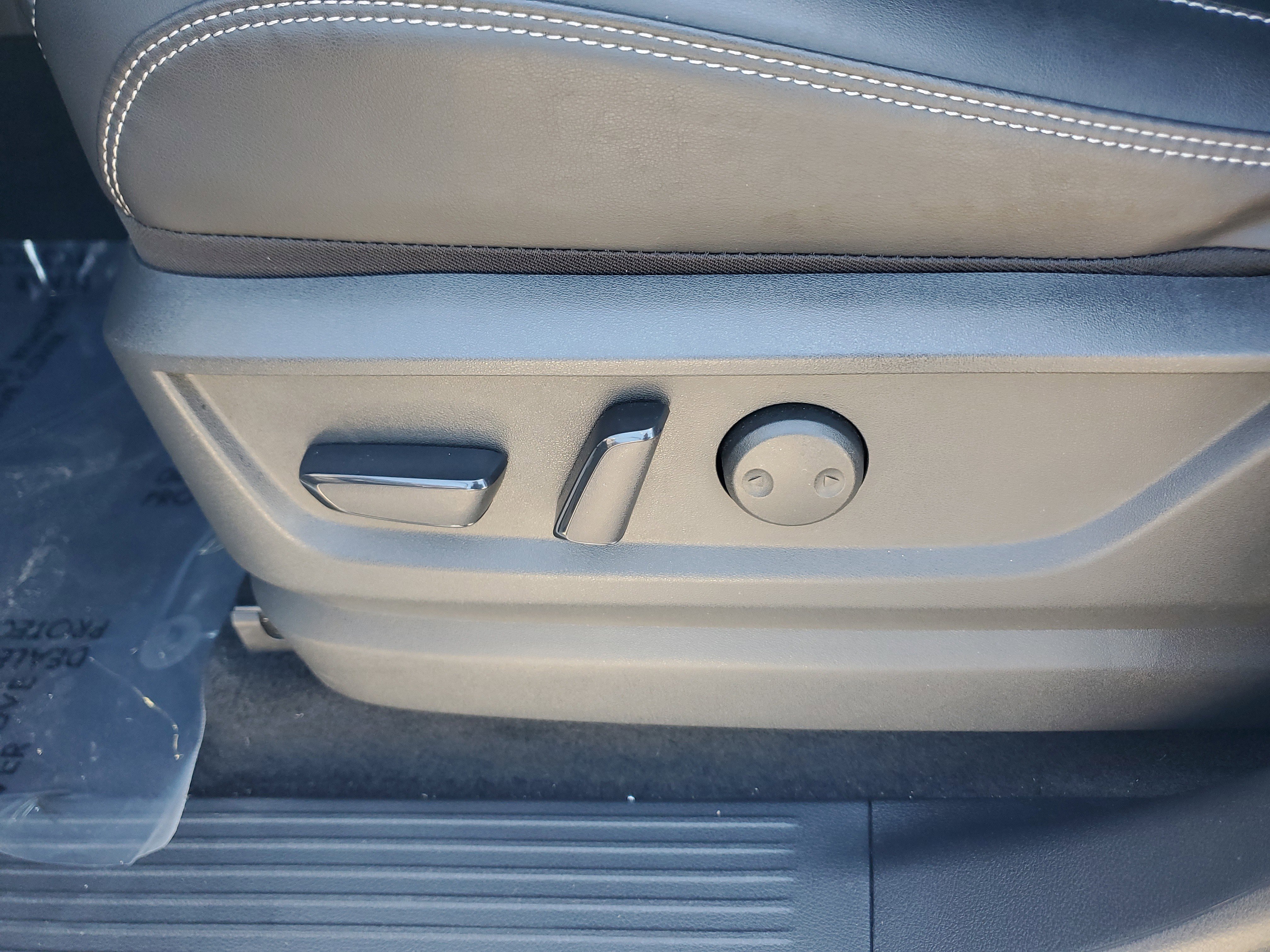 Certified 2025 Nissan Armada SL w/ Captain's Chari Seat Package image 25