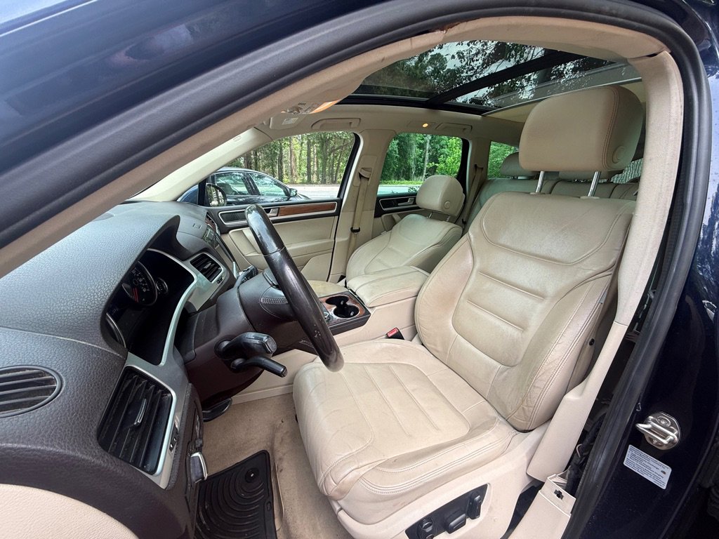 Used 2011 Volkswagen Touareg TDI AWD/4WD image 10