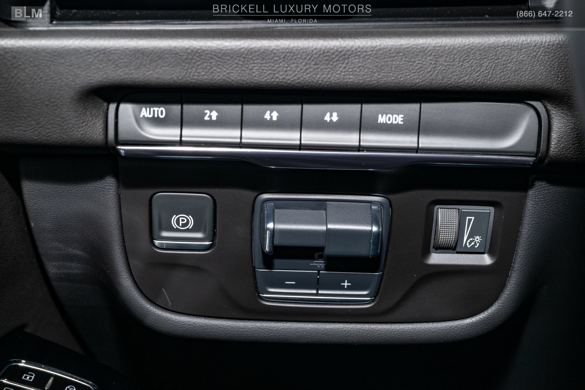 Used 2025 Cadillac Escalade Sport w/ LPO, ONYX Package AWD/4WD image 35