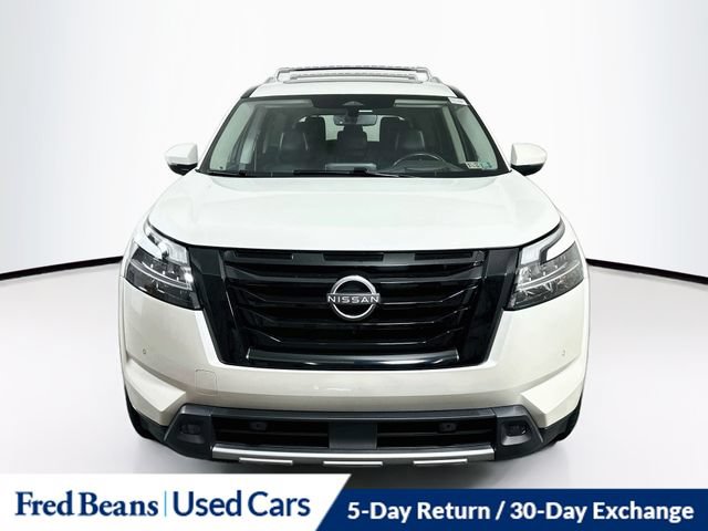 Certified 2024 Nissan Pathfinder Platinum w/ Black Appearance Package AWD/4WD image 2