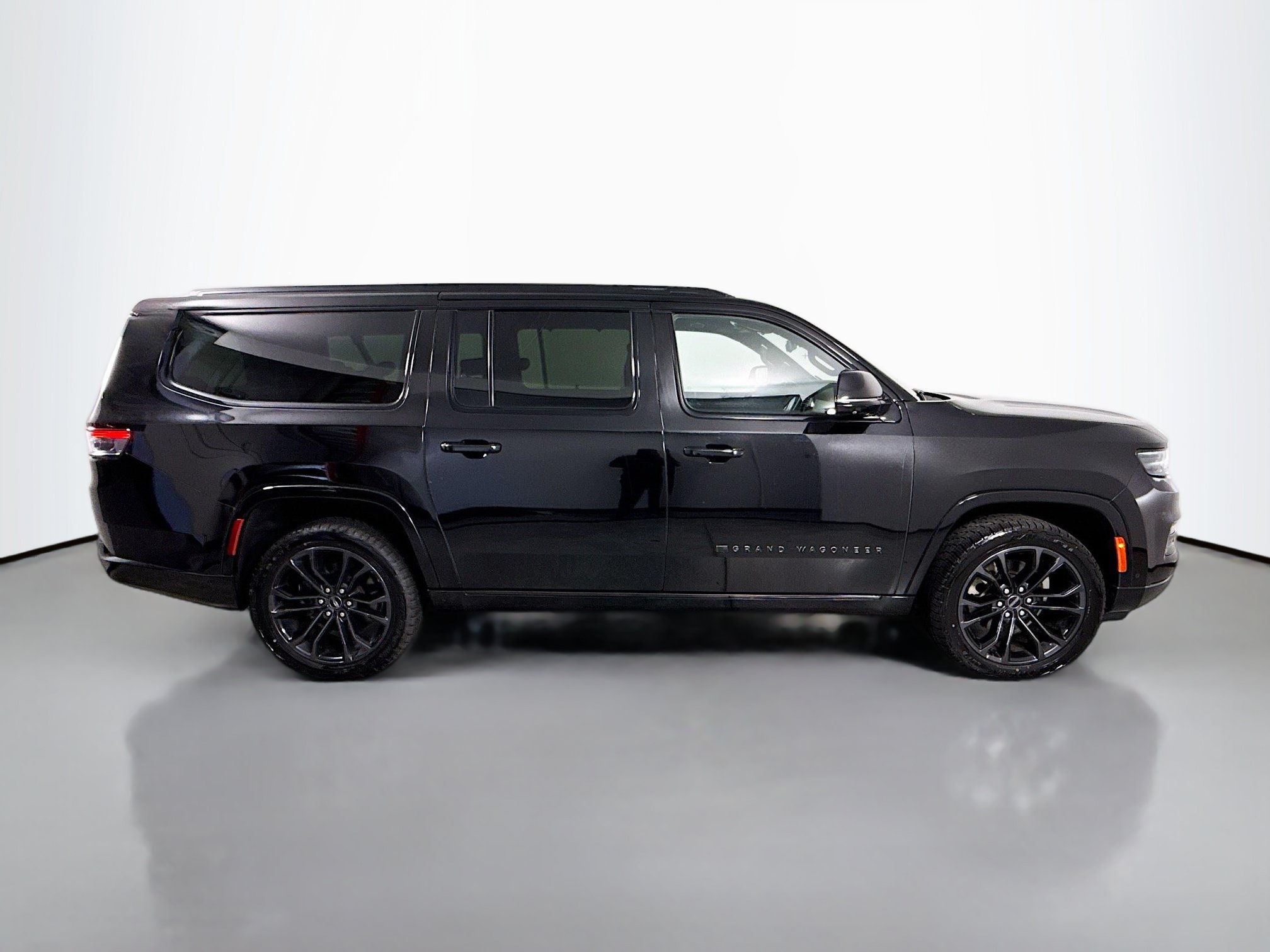 Used 2024 Jeep Grand Wagoneer L Series II w/ Quick Order Packagew 28T AWD/4WD image 8
