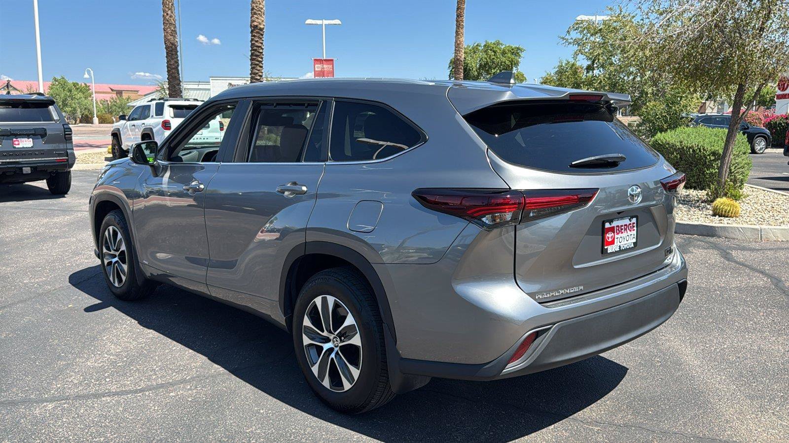 Used 2026 Toyota Highlander XLE AWD/4WD image 6