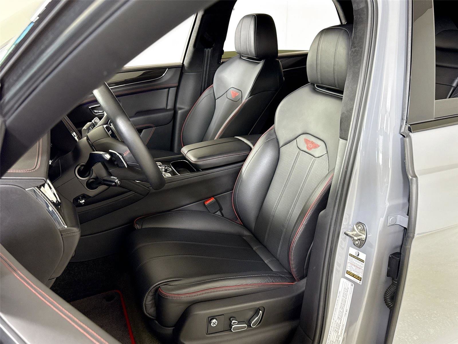 Used 2022 Bentley Bentayga image 12