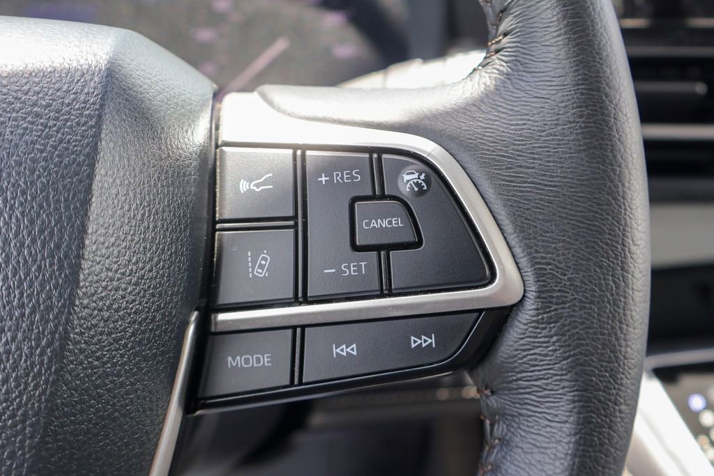 Used 2026 Toyota Sienna XLE FWD image 16