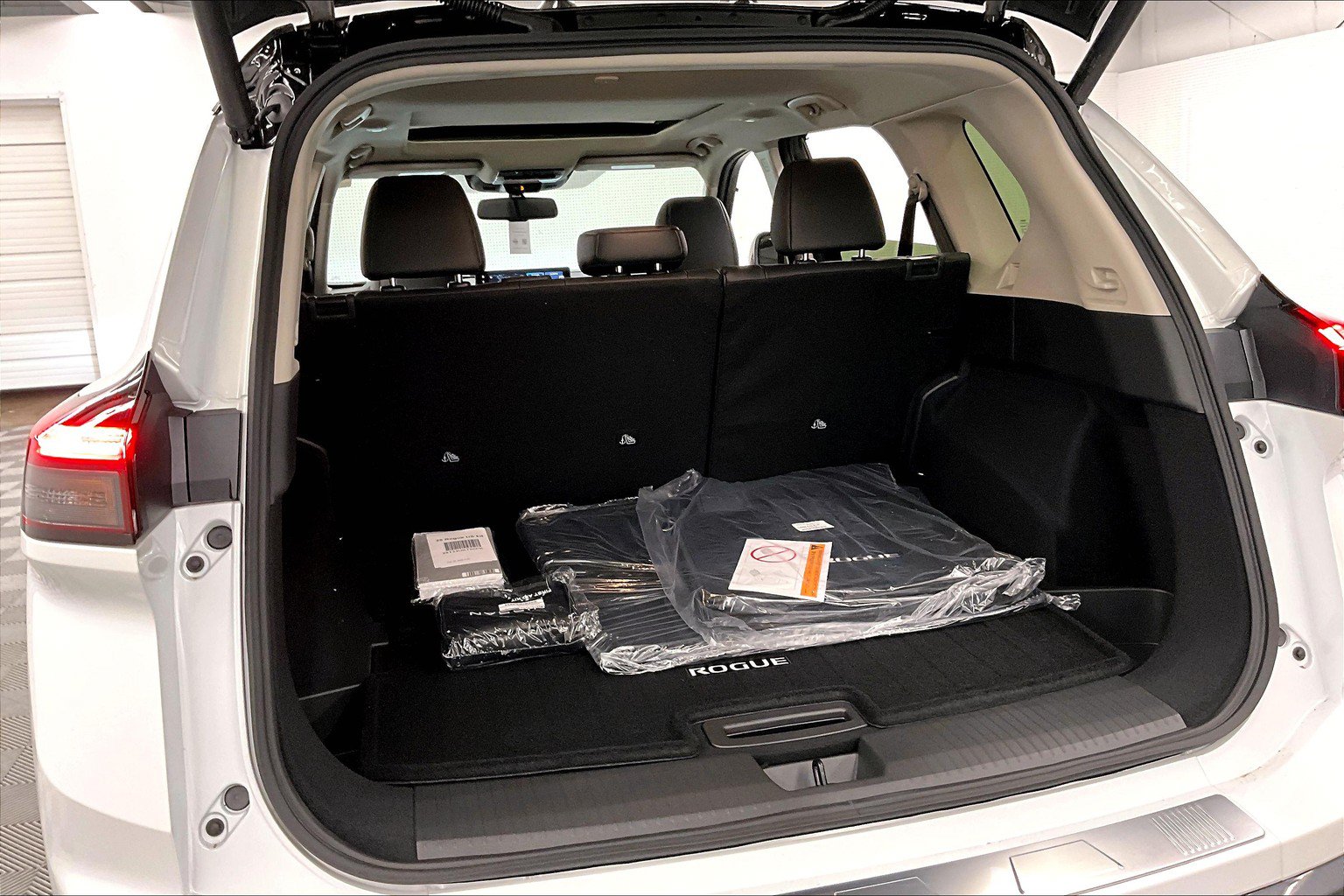 New 2025 Nissan Rogue SL w/ Tech Package AWD/4WD image 79