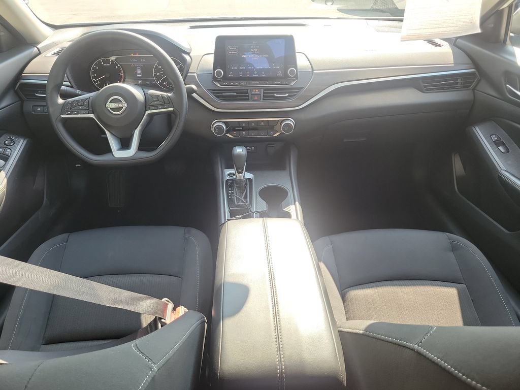 Used 2025 Nissan Altima 2.5 SV FWD image 11