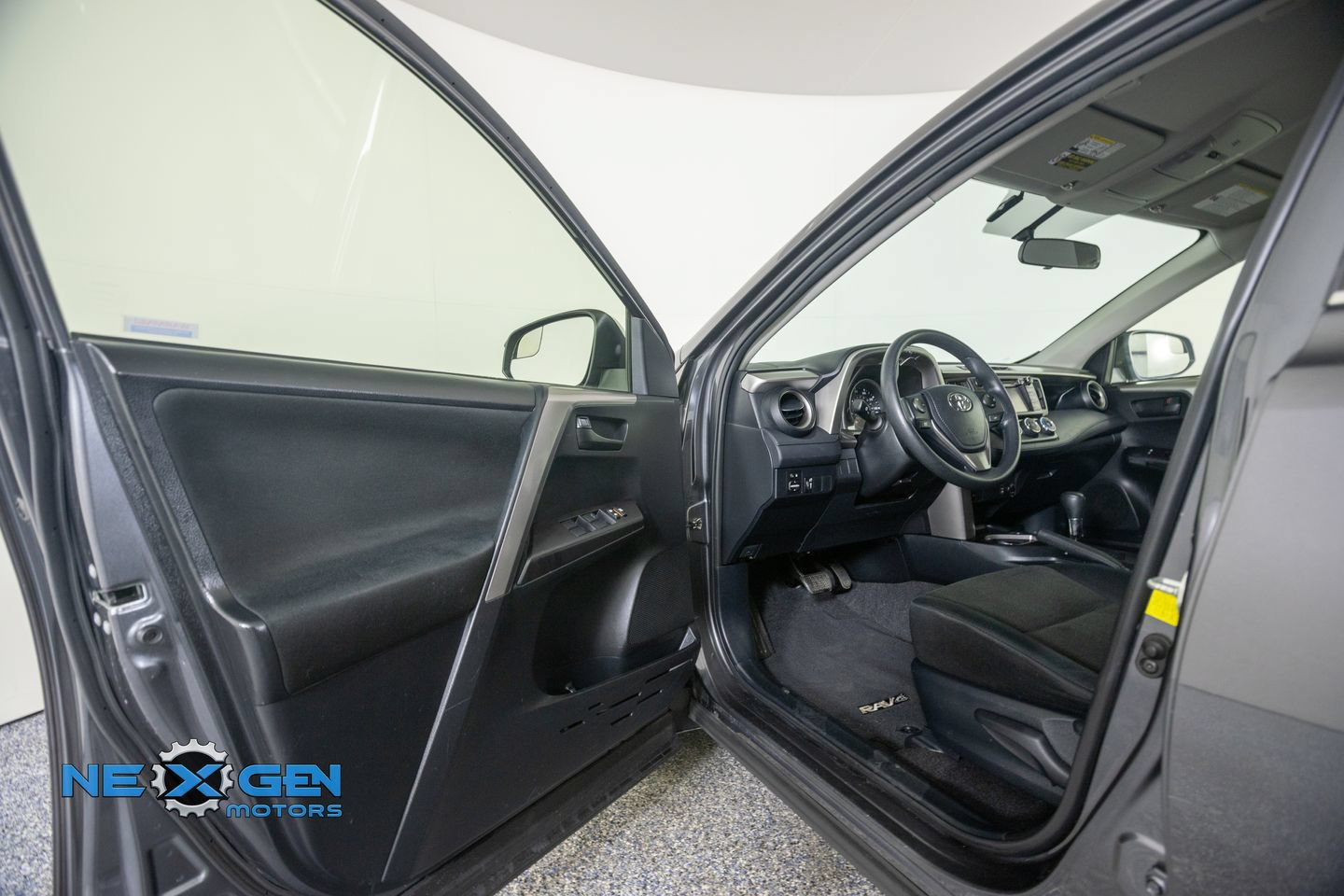 Used 2016 Toyota RAV4 LE FWD image 10