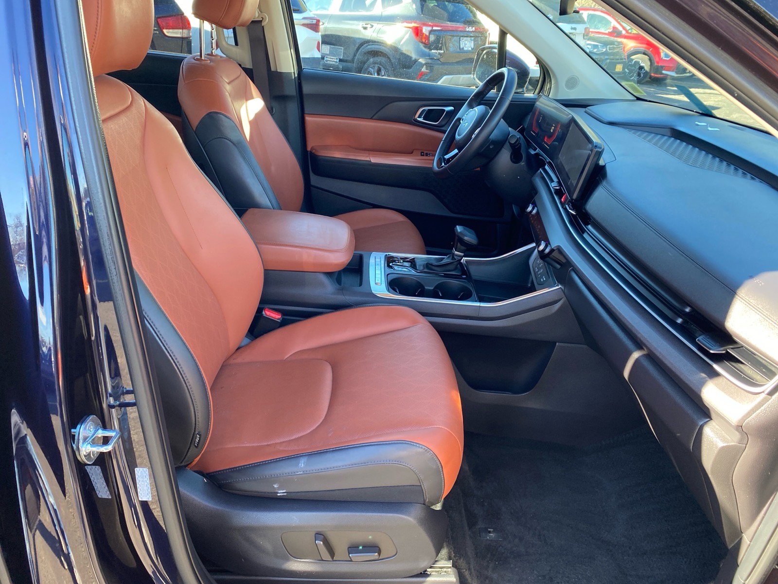 Certified 2025 Kia Carnival EX image 27