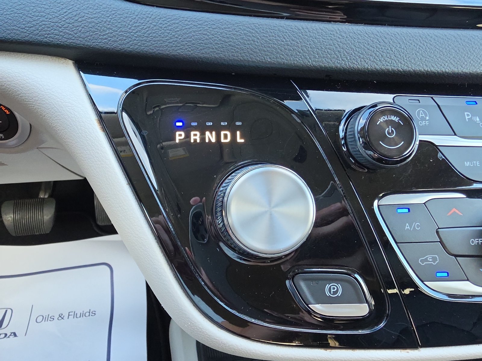 Used 2024 Chrysler Pacifica Touring-L FWD image 20