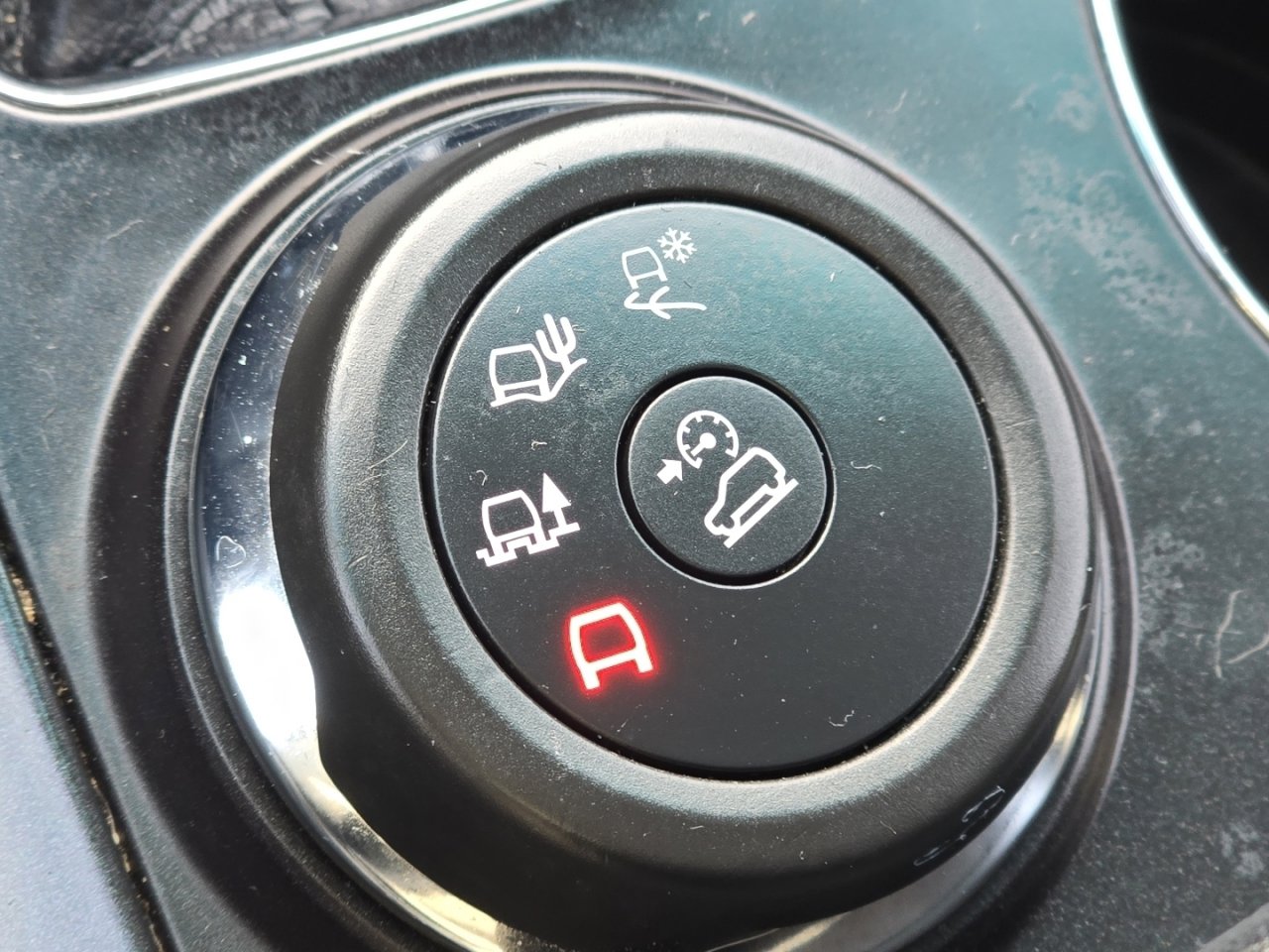 Used 2019 Ford Explorer XLT w/ Equipment Group 202A image 8