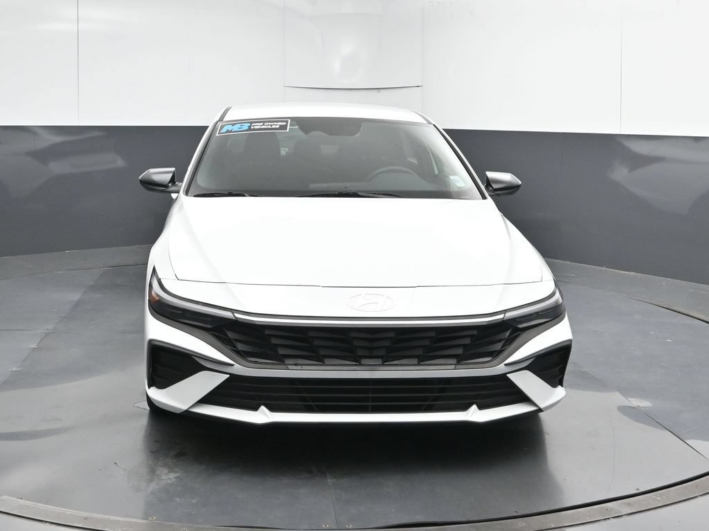 Used 2025 Hyundai Elantra SEL FWD image 8