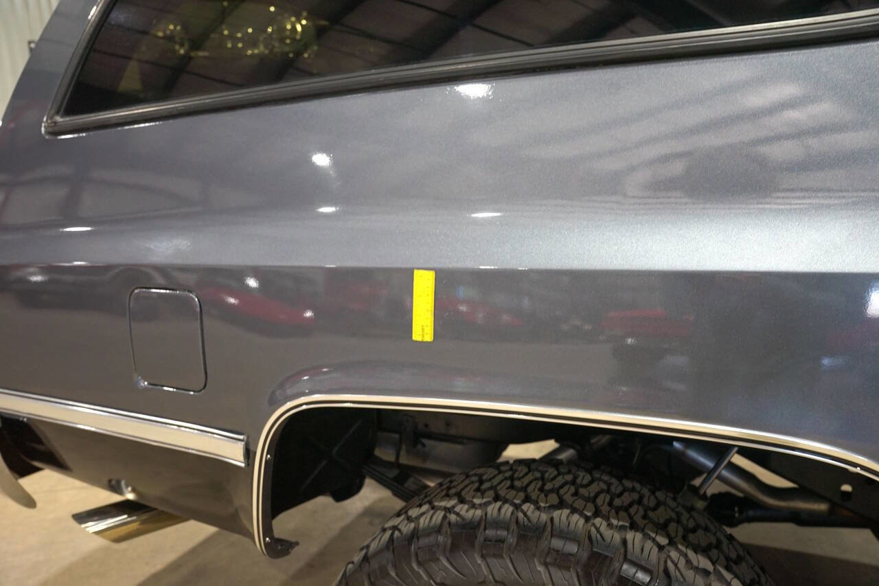 Used 1987 Chevrolet Suburban 4WD image 32