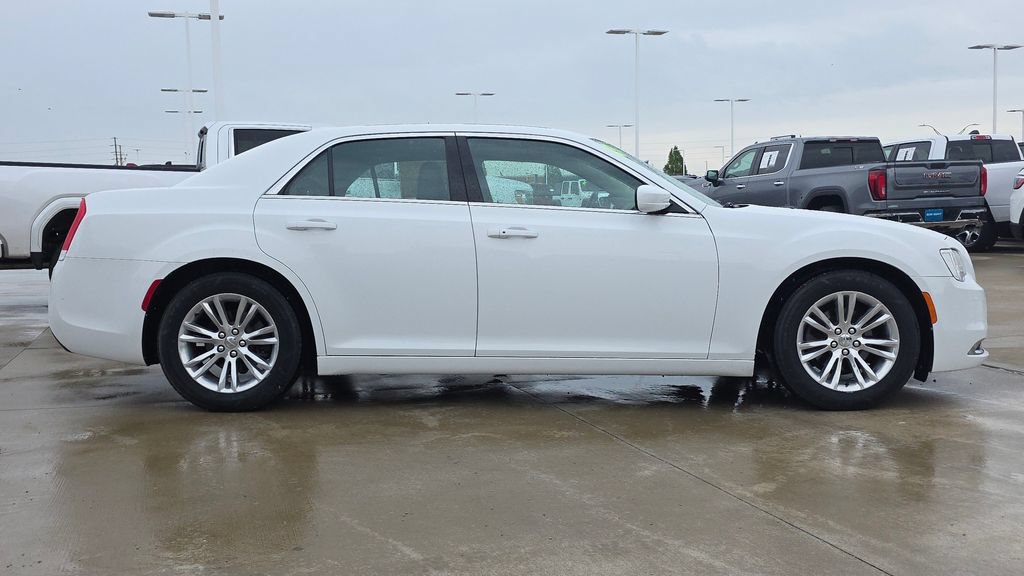Used 2019 Chrysler 300 Touring w/ Quick Order Package 2EF RWD image 6