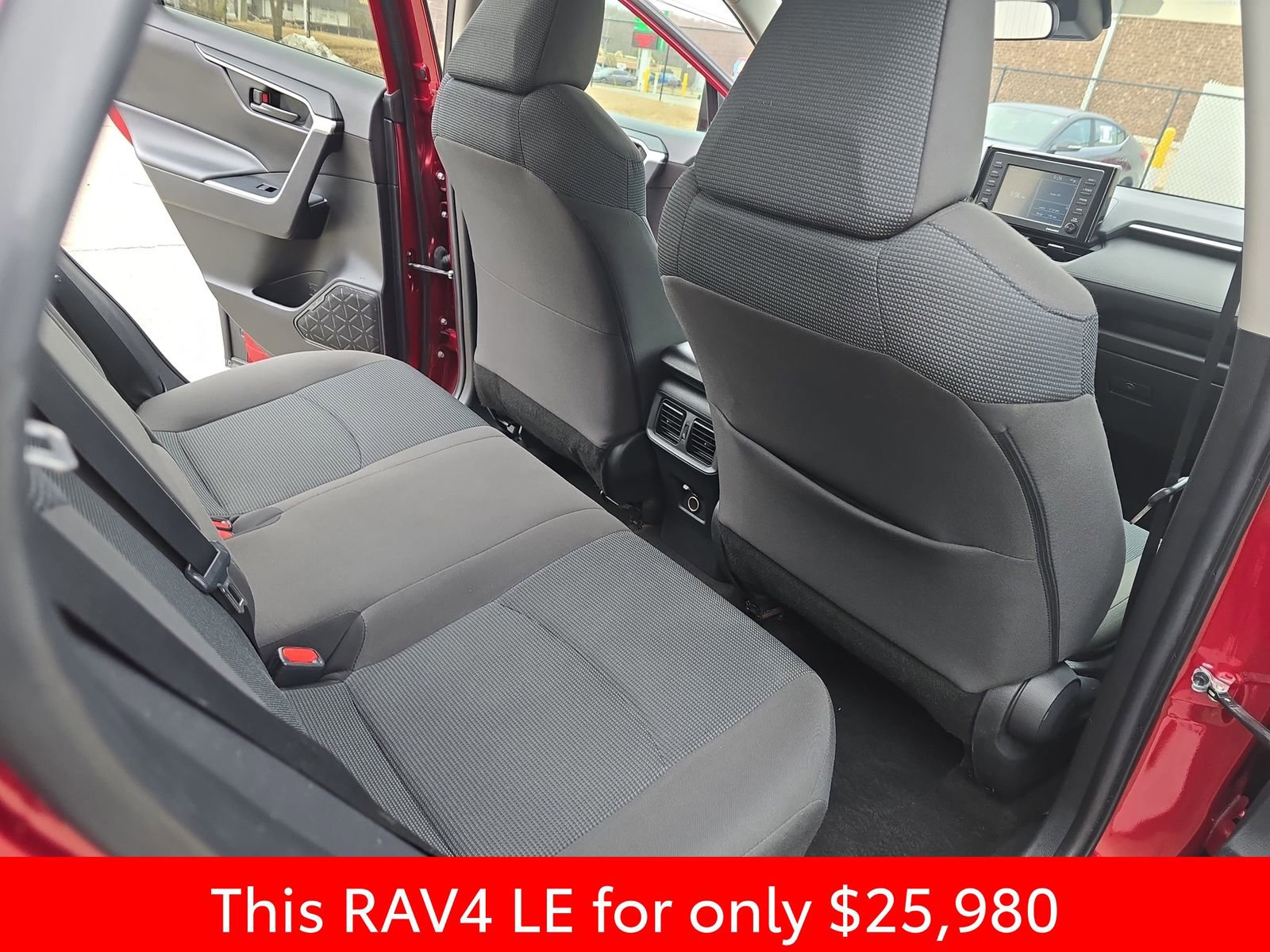 Used 2022 Toyota RAV4 LE image 17