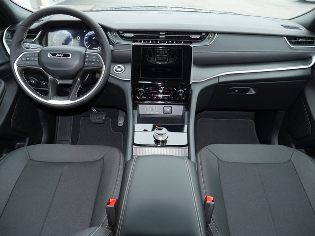 New 2025 Jeep Grand Cherokee Laredo X w/ Luxury Tech Group I image 8