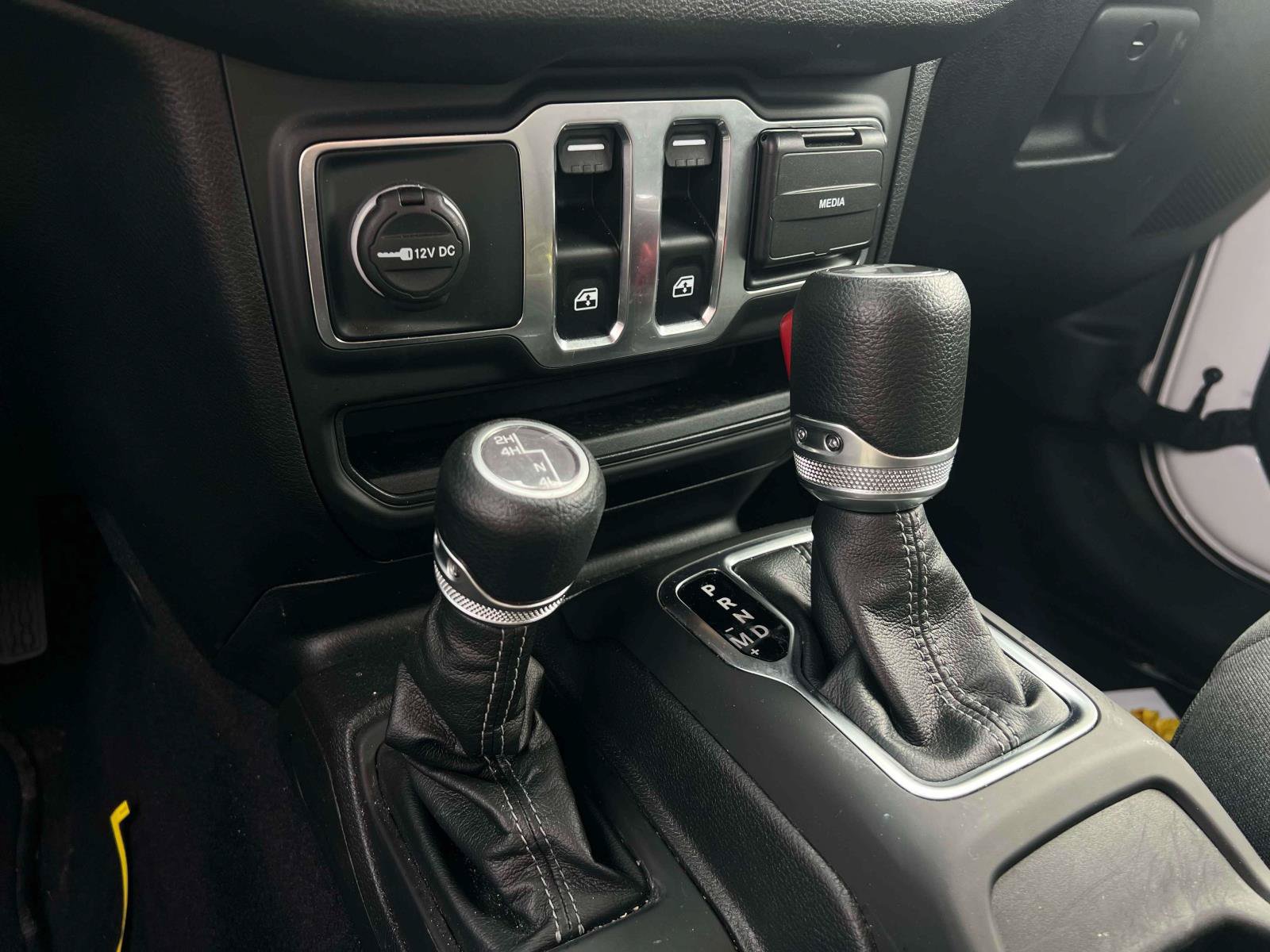 Used 2025 Jeep Wrangler Sport AWD/4WD image 23