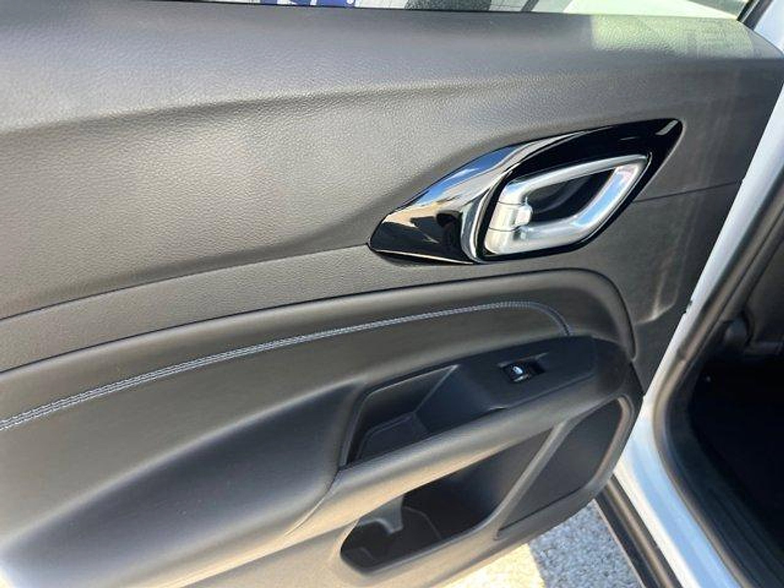 New 2026 Jeep Compass Limited image 14