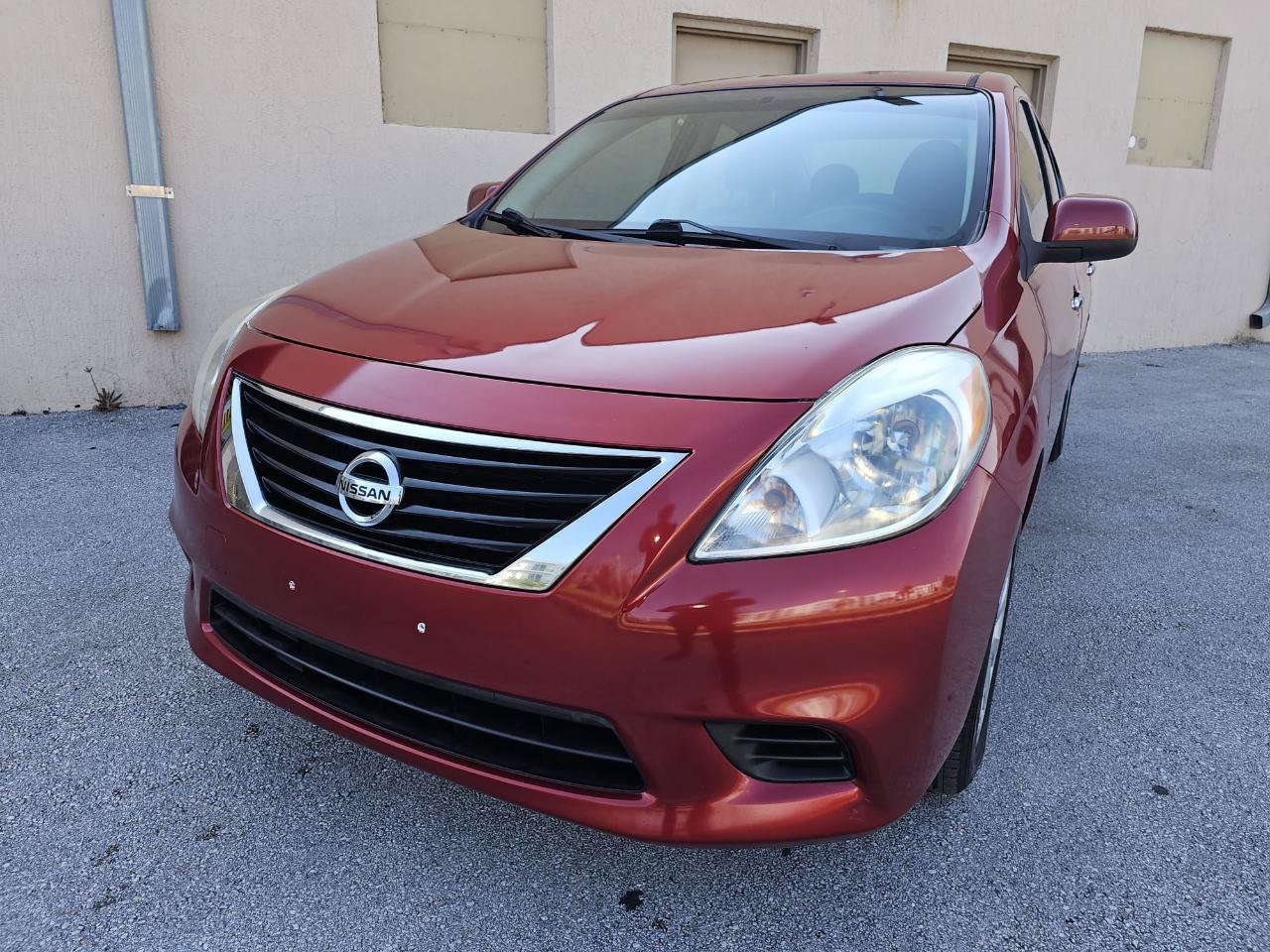Used 2013 Nissan Versa SV FWD image 9