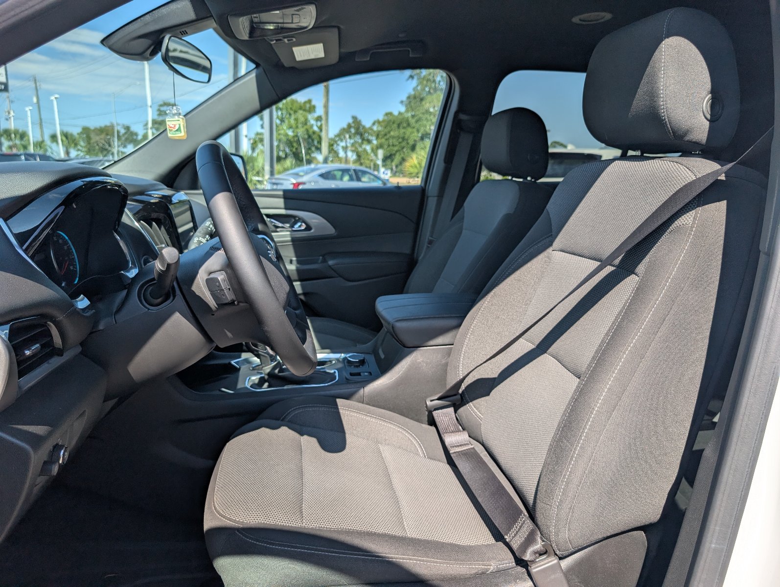 Used 2023 Chevrolet Traverse LT FWD image 13